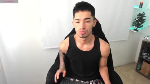 Snapshot of damon_333 chatting on January 6, 7:13 pm Damon online show from January 6, 7:13 pm