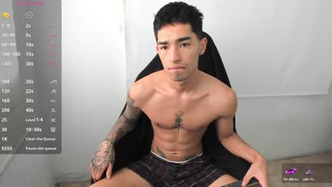 Snapshot of damon_333 chatting on January 16, 7:52 pm Damon online show from January 16, 7:52 pm