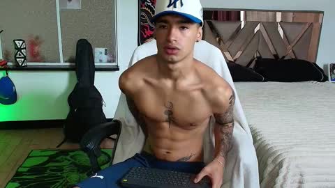 Snapshot of damon_333 chatting on October 15, 6:48 pm Damon online show from October 15, 6:48 pm