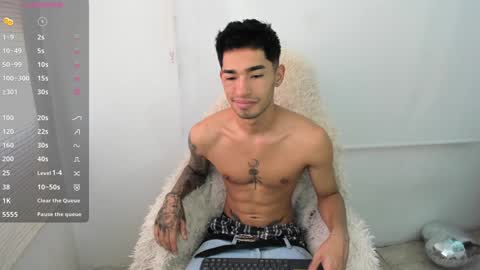 Snapshot of damon_333 chatting on January 20, 10:15 pm Damon online show from January 20, 10:15 pm