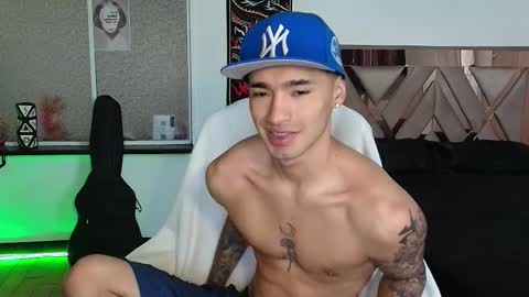 Snapshot of damon_333 chatting on October 12, 6:57 pm Damon online show from October 12, 6:57 pm