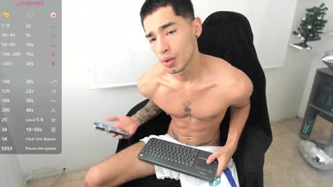 Snapshot of damon_333 chatting on December 13, 8:37 pm Damon online show from December 13, 8:37 pm