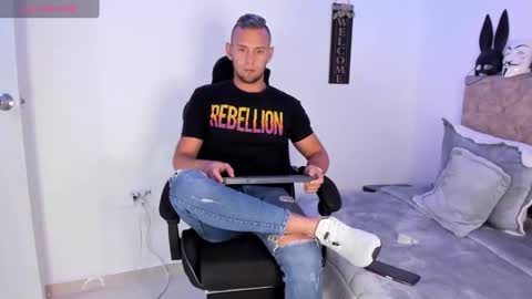 Snapshot of damon_baker0 chatting on October 1, 9:08 pm Damon bakert online show from October 1, 9:08 pm