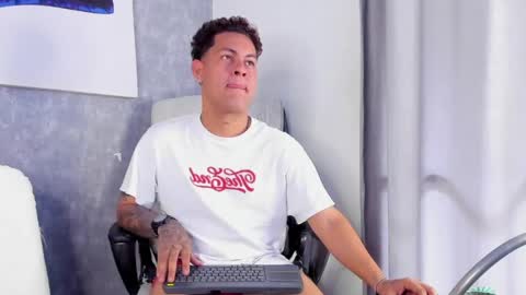 DAMON  online show from April 18, 7:58 pm