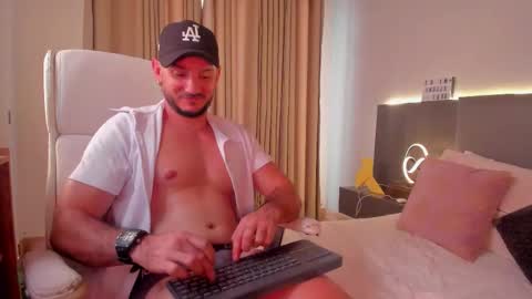 Snapshot of damonsantos chatting on October 17, 4:11 pm D A M O N online show from October 17, 4:11 pm