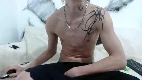 dan_jonson15 online show from October 31, 11:52 pm