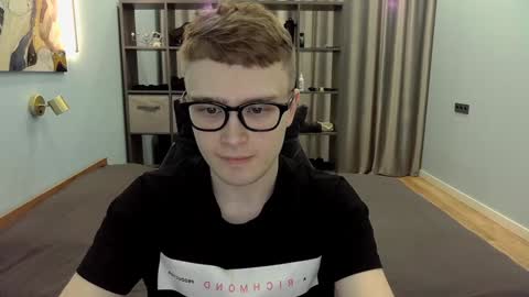 Snapshot of dan_leeroy chatting on February 3, 10:00 pm Dany online show from February 3, 10:00 pm