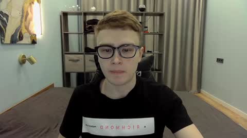 Snapshot of dan_leeroy chatting on January 3, 12:43 am Dany online show from January 3, 12:43 am