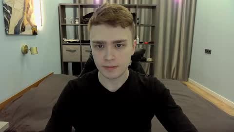 Snapshot of dan_leeroy chatting on February 13, 4:00 am Dany online show from February 13, 4:00 am