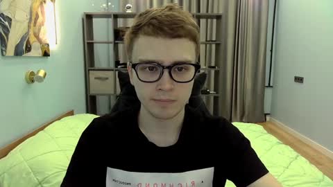 Snapshot of dan_leeroy chatting on December 23, 10:23 pm Dany online show from December 23, 10:23 pm