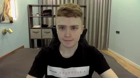 Snapshot of dan_leeroy chatting on February 5, 8:57 pm Dany online show from February 5, 8:57 pm