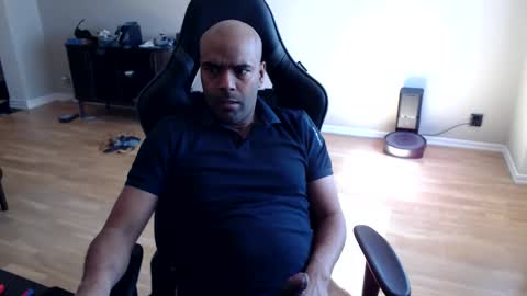 dan_the_man43 online show from May 1, 10:40 am