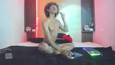Snapshot of dandywolf_ chatting on February 7, 2:08 am Dandy wolf online show from February 7, 2:08 am