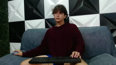 Snapshot of dani_cumboy chatting on December 11, 2:00 am dani_cumboy online show from December 11, 2:00 am