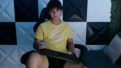 Snapshot of dani_cumboy chatting on January 24, 6:14 am dani_cumboy online show from January 24, 6:14 am