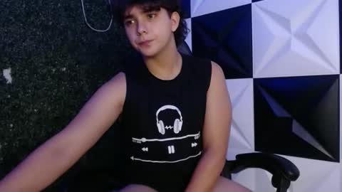 Snapshot of dani_cumboy chatting on March 6, 8:52 am dani_cumboy online show from March 6, 8:52 am