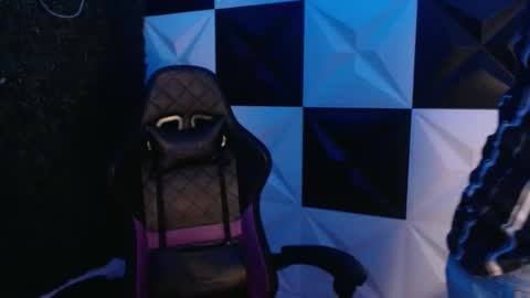 Snapshot of dani_cumboy chatting on February 25, 3:20 am dani_cumboy online show from February 25, 3:20 am