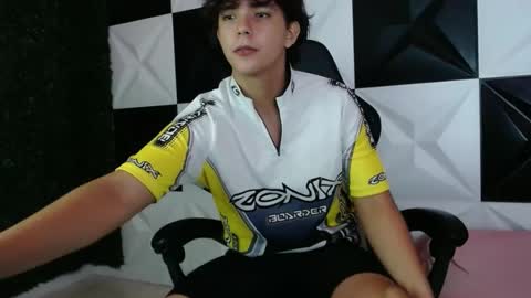 Snapshot of dani_cumboy chatting on December 19, 5:07 am dani_cumboy online show from December 19, 5:07 am