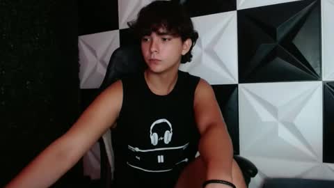 Snapshot of dani_cumboy chatting on December 28, 2:22 am dani_cumboy online show from December 28, 2:22 am