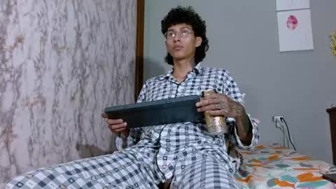 daniel_deluxx online show from April 13, 12:44 am