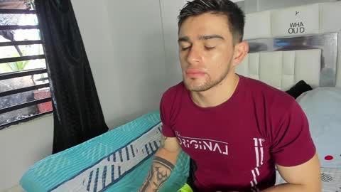 Snapshot of daniel_ova chatting on December 2, 11:54 am Sexy Dani online show from December 2, 11:54 am