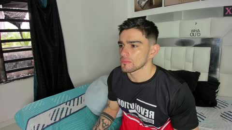 Snapshot of daniel_ova chatting on December 6, 12:05 pm Sexy Dani online show from December 6, 12:05 pm