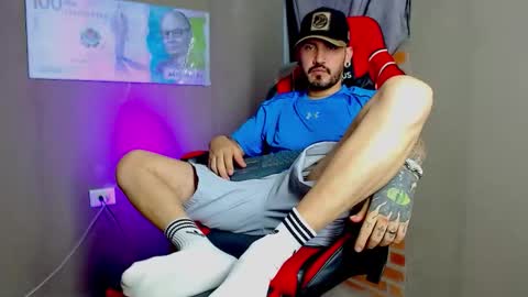 Snapshot of daniel_tattooed_smoker chatting on January 19, 12:28 am DANIEL online show from January 19, 12:28 am