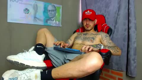 Snapshot of daniel_tattooed_smoker chatting on March 11, 1:01 pm DANIEL online show from March 11, 1:01 pm