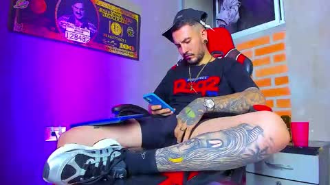 Snapshot of daniel_tattooed_smoker chatting on September 10, 4:55 am DANIEL online show from September 10, 4:55 am
