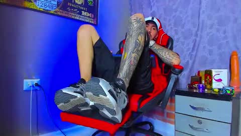 Snapshot of daniel_tattooed_smoker chatting on September 14, 4:58 am DANIEL online show from September 14, 4:58 am