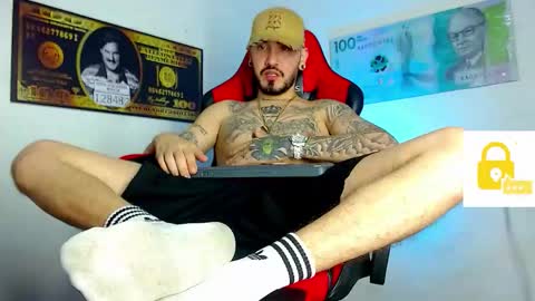 Snapshot of daniel_tattooed_smoker chatting on January 2, 6:01 pm DANIEL online show from January 2, 6:01 pm