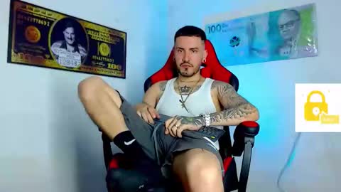 Snapshot of daniel_tattooed_smoker chatting on December 10, 8:16 pm DANIEL online show from December 10, 8:16 pm