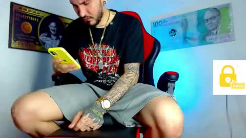 Snapshot of daniel_tattooed_smoker chatting on January 5, 2:08 pm DANIEL online show from January 5, 2:08 pm