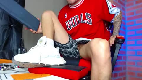 Snapshot of daniel_tattooed_smoker chatting on February 23, 3:37 pm DANIEL online show from February 23, 3:37 pm