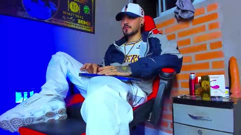 Snapshot of daniel_tattooed_smoker chatting on September 16, 5:19 am DANIEL online show from September 16, 5:19 am