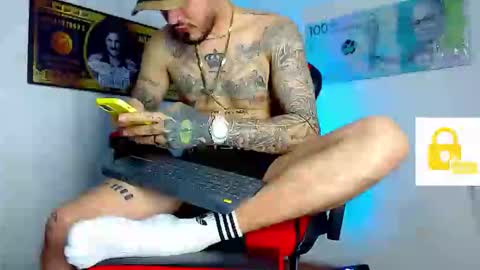 Snapshot of daniel_tattooed_smoker chatting on December 26, 12:16 pm DANIEL online show from December 26, 12:16 pm