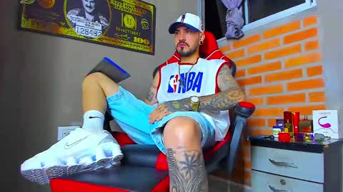 Snapshot of daniel_tattooed_smoker chatting on September 18, 9:44 am DANIEL online show from September 18, 9:44 am