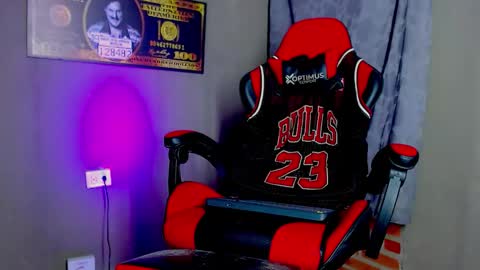 Snapshot of daniel_tattooed_smoker chatting on February 16, 4:20 am DANIEL online show from February 16, 4:20 am