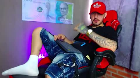Snapshot of daniel_tattooed_smoker chatting on March 3, 3:57 pm DANIEL online show from March 3, 3:57 pm