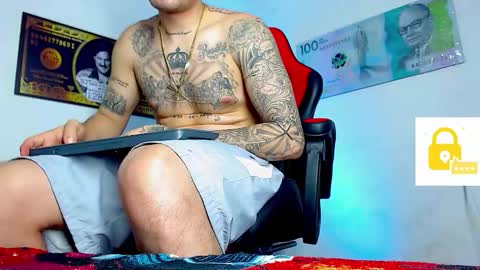 Snapshot of daniel_tattooed_smoker chatting on December 3, 7:08 am DANIEL online show from December 3, 7:08 am