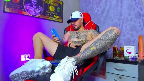 Snapshot of daniel_tattooed_smoker chatting on September 17, 5:30 am DANIEL online show from September 17, 5:30 am