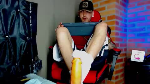 Snapshot of daniel_tattooed_smoker chatting on January 30, 1:55 am DANIEL online show from January 30, 1:55 am