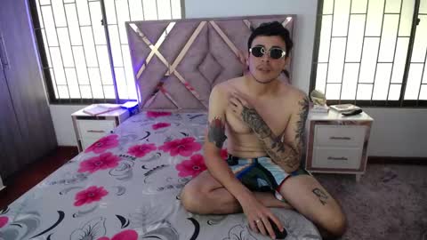 daniel_velez26 online show from May 11, 6:38 pm
