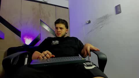 DANIEL online show from October 2, 1:53 am