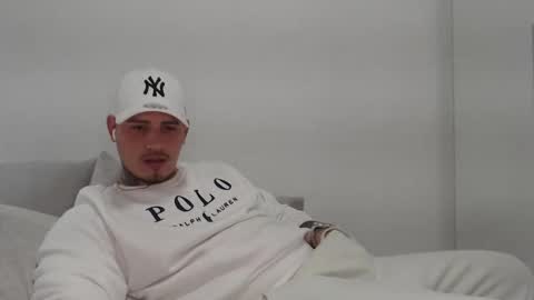 Snapshot of danielmilan chatting on March 10, 9:12 am THE BIG BOSS online show from March 10, 9:12 am