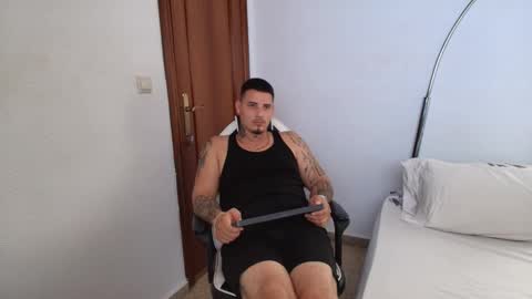 Snapshot of danielmilan chatting on September 13, 10:38 am THE BIG BOSS online show from September 13, 10:38 am