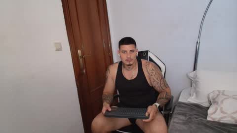 Snapshot of danielmilan chatting on September 29, 9:19 am THE BIG BOSS online show from September 29, 9:19 am