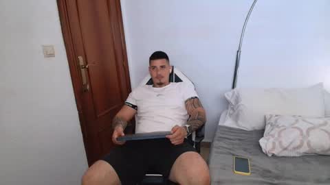 Snapshot of danielmilan chatting on October 6, 9:14 am THE BIG BOSS online show from October 6, 9:14 am