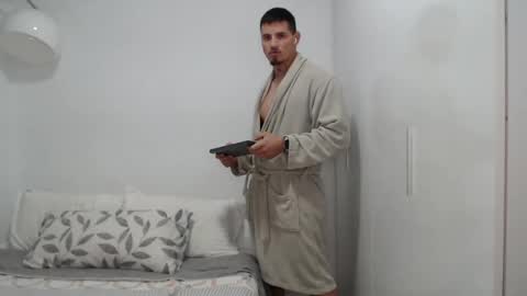 Snapshot of danielmilan chatting on February 13, 9:51 am THE BIG BOSS online show from February 13, 9:51 am