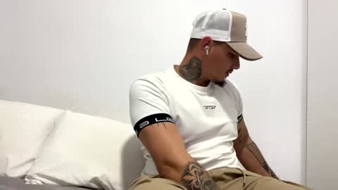 Snapshot of danielmilan chatting on January 6, 6:52 pm THE BIG BOSS online show from January 6, 6:52 pm
